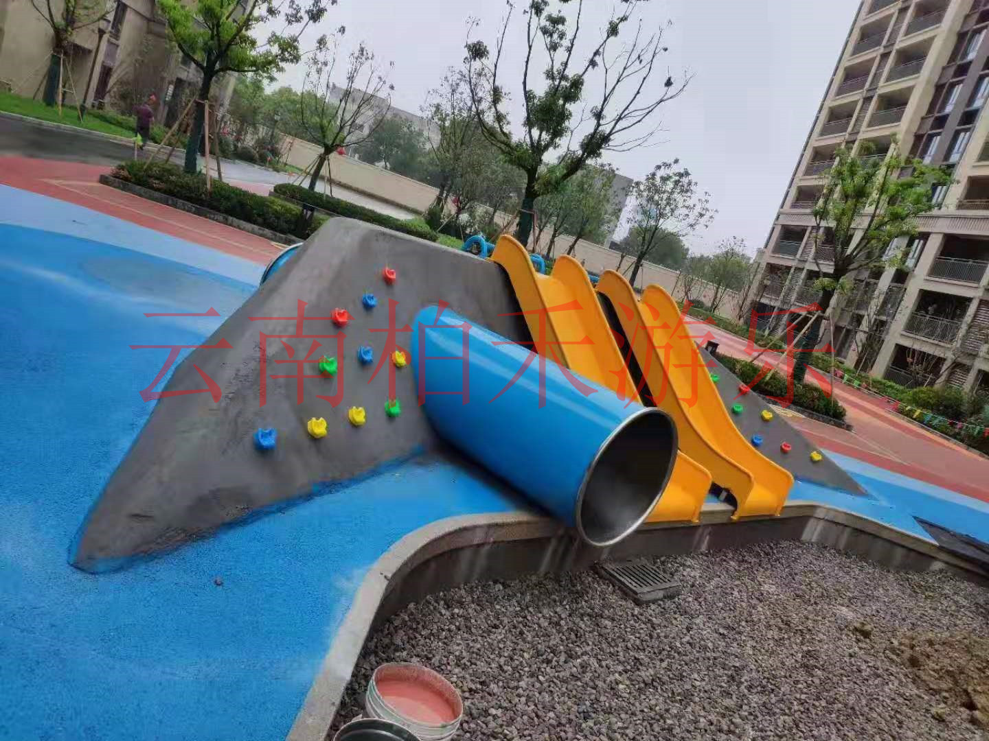 户外儿童游戏区